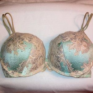 Victoria’s Secret Bra Bombshell